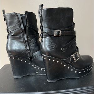 Milwaukee’ leather boots size 7